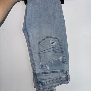 American Eagle Women’s Light Blue Distressed Jeans